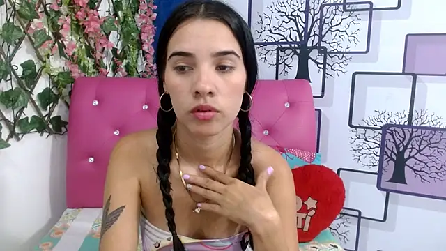 Snapshot of vanesa19_ chatting on September 25, 2:10 pm vanesa19 online show from September 25, 2:10 pm