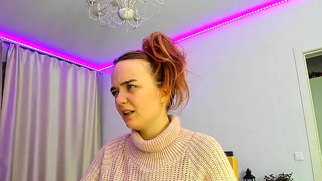 JanetShy online show from December 3, 7:05 am