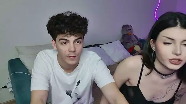 Snapshot of Alice18James chatting on October 2, 10:44 am Alice18James online show from October 2, 10:44 am