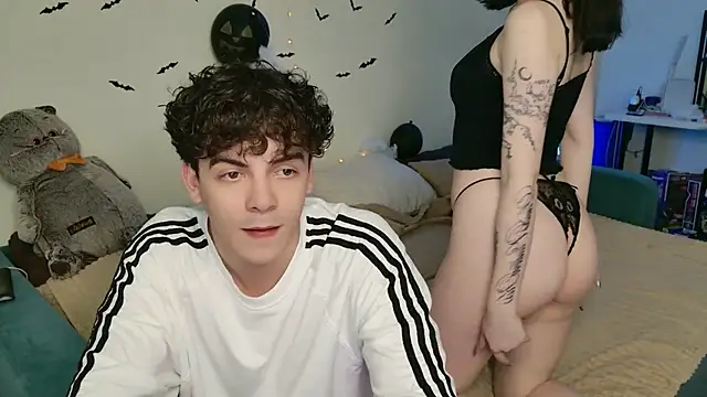 Snapshot of Alice18James chatting on October 24, 9:06 am Alice18James online show from October 24, 9:06 am