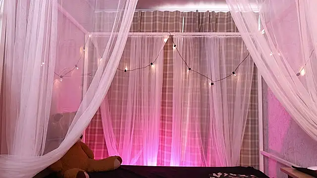 Snapshot of lynx_sun chatting on October 28, 8:11 pm lynx sun online show from October 28, 8:11 pm