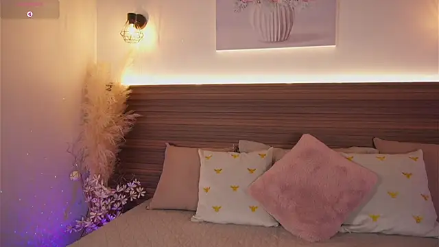 cinthia jones2 online show from October 24, 5:26 am