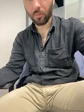 Snapshot of speddy34 chatting on October 24, 6:10 am speddy34 online show from October 24, 6:10 am