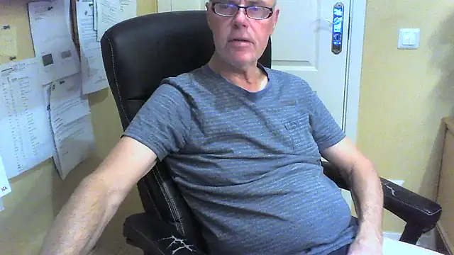 Snapshot of Klipparn chatting on January 5, 8:45 pm Klipparn online show from January 5, 8:45 pm