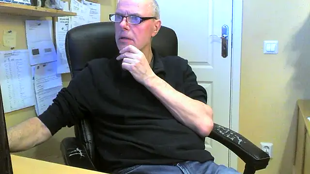 Snapshot of Klipparn chatting on February 5, 2:33 pm Klipparn online show from February 5, 2:33 pm