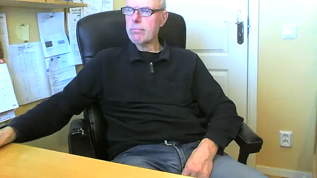 Snapshot of Klipparn chatting on February 23, 8:44 am Klipparn online show from February 23, 8:44 am