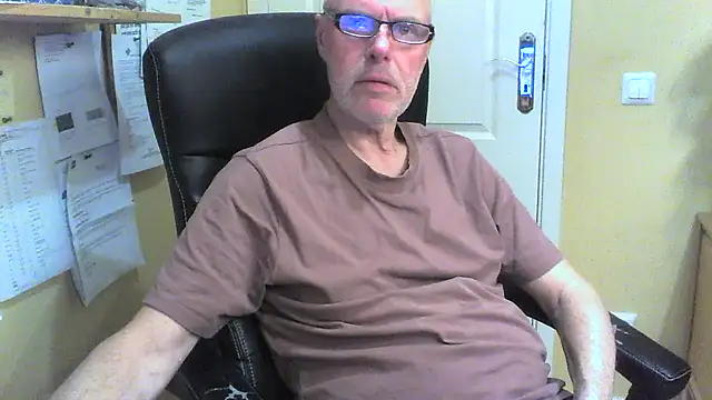 Snapshot of Klipparn chatting on March 10, 5:51 pm Klipparn online show from March 10, 5:51 pm