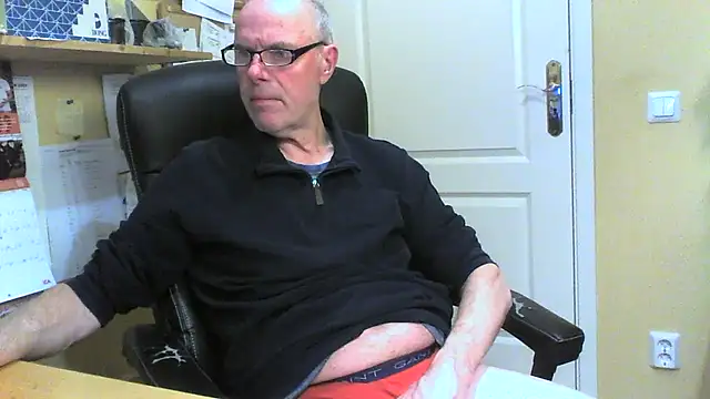 Snapshot of Klipparn chatting on March 15, 7:20 pm Klipparn online show from March 15, 7:20 pm