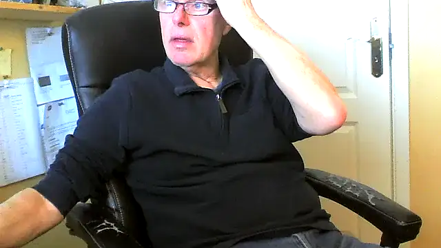 Snapshot of Klipparn chatting on March 17, 11:02 am Klipparn online show from March 17, 11:02 am