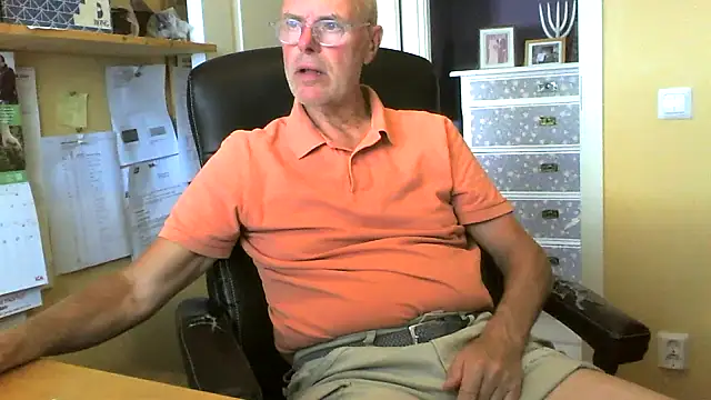 Snapshot of Klipparn chatting on June 8, 2:28 pm Klipparn online show from June 8, 2:28 pm