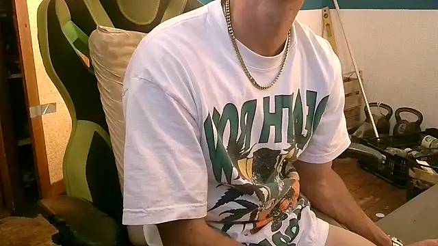 Snapshot of Resa25 chatting on November 18, 12:27 am Resa25 online show from November 18, 12:27 am