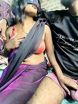 Snapshot of sexy-couple77 chatting on November 27, 4:42 pm sexy-couple77 online show from November 27, 4:42 pm