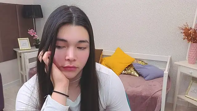 Snapshot of Albi_Glow chatting on December 14, 9:03 am Albi Glow online show from December 14, 9:03 am