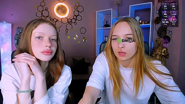 khloebeauty online show from April 29, 5:55 am