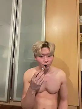 Snapshot of zachlee_69 chatting on April 7, 5:57 pm zachlee 69 online show from April 7, 5:57 pm