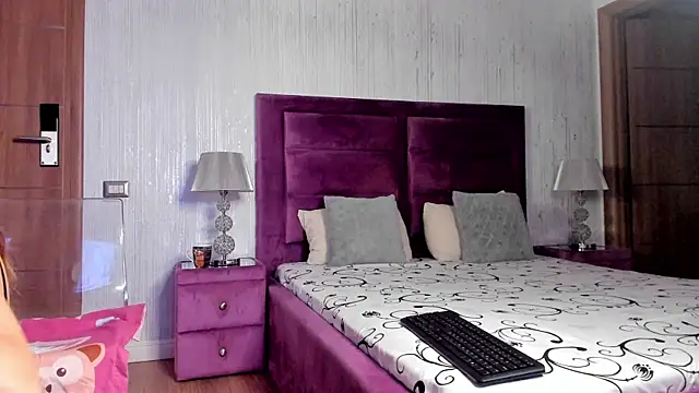 Snapshot of JessicaSky_ chatting on June 9, 8:31 pm JessicaSky online show from June 9, 8:31 pm