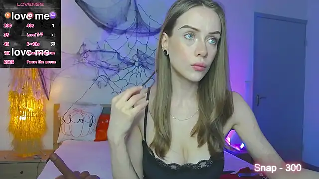 Snapshot of EvaLone1 chatting on November 2, 9:06 pm EvaLone1 online show from November 2, 9:06 pm