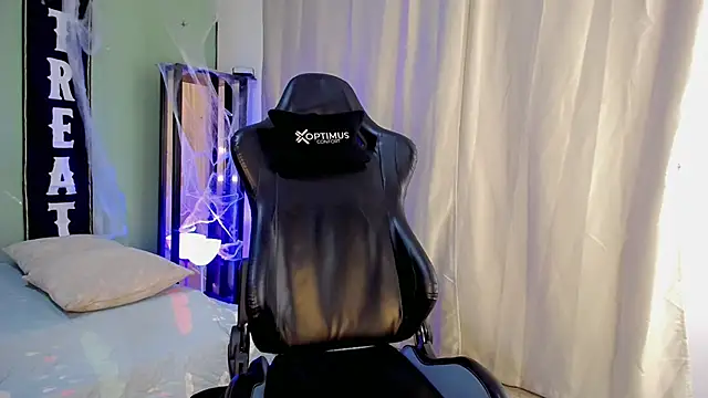 dilan hott  online show from October 27, 8:13 pm