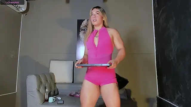 Snapshot of AliceFit_212 chatting on May 24, 1:16 pm AliceFit 212 online show from May 24, 1:16 pm
