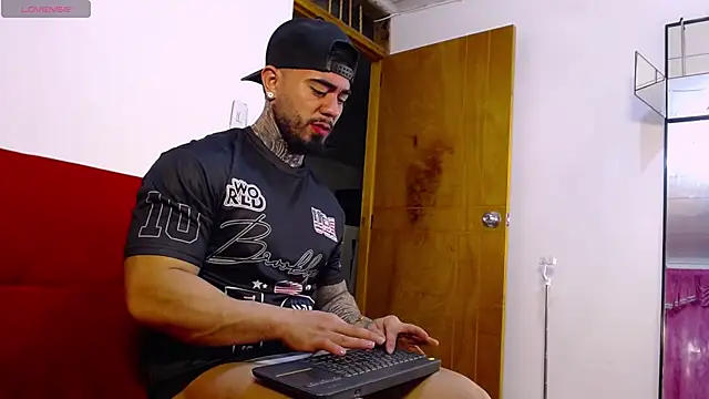 tommyblessd1 online show from July 6, 5:37 am