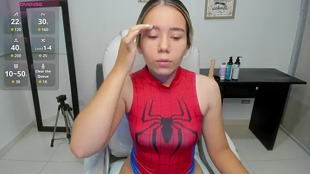 Aiilyn Ds online show from September 24, 9:45 am