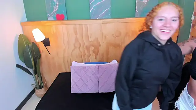 Snapshot of aliceandsia chatting on December 5, 7:10 pm aliceandsia online show from December 5, 7:10 pm