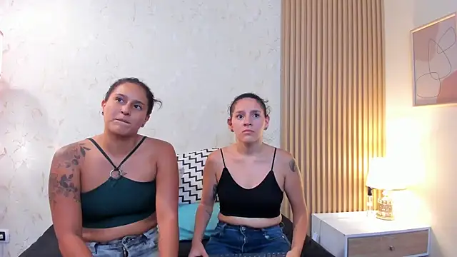 Snapshot of aliceandsia chatting on July 30, 7:35 pm aliceandsia online show from July 30, 7:35 pm