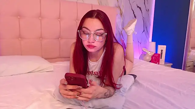 Red kytty6 online show from December 16, 3:17 pm