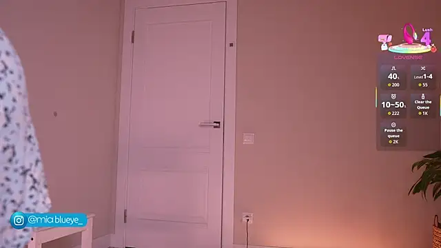 Miablueye online show from November 14, 5:22 pm