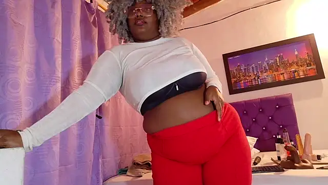 Snapshot of ebony_NeighborMoans chatting on June 13, 2:53 am ebony NeighborMoans online show from June 13, 2:53 am