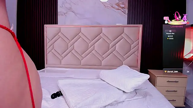 Snapshot of MiaaFarrel chatting on October 29, 2:14 am MiaaFarrel online show from October 29, 2:14 am