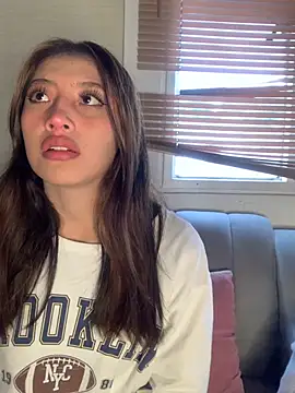 KloePink  online show from December 4, 12:03 pm