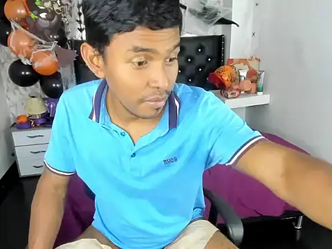 Snapshot of Adam_Morgan2 chatting on October 28, 7:01 am Adam Morgan2 online show from October 28, 7:01 am