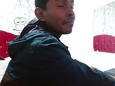 Snapshot of Adam_Morgan2 chatting on December 19, 4:30 am Adam Morgan2 online show from December 19, 4:30 am