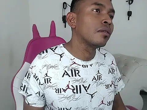 Snapshot of Adam_Morgan2 chatting on May 29, 11:36 pm Adam Morgan2 online show from May 29, 11:36 pm