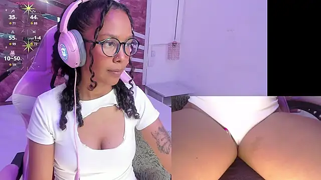 Snapshot of NovaLyn chatting on November 8, 4:23 am NovaLyn online show from November 8, 4:23 am