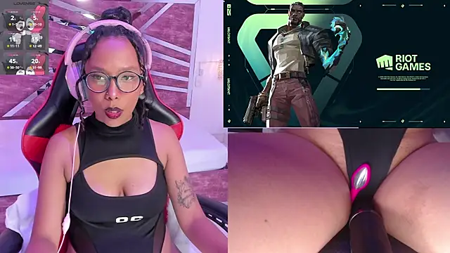 Snapshot of NovaLyn chatting on November 11, 4:45 am NovaLyn online show from November 11, 4:45 am