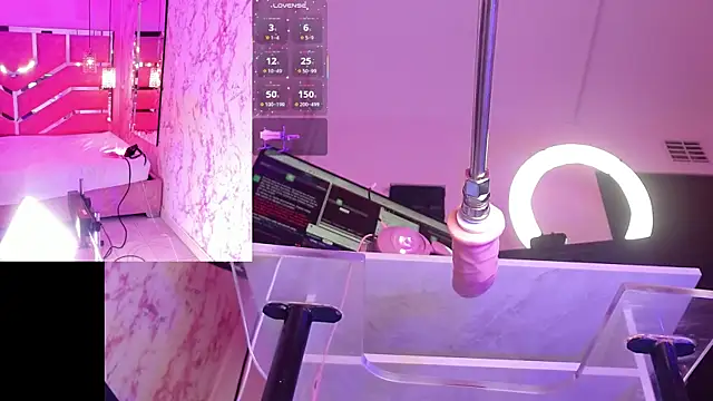 Snapshot of NovaLyn chatting on November 19, 9:15 pm NovaLyn online show from November 19, 9:15 pm