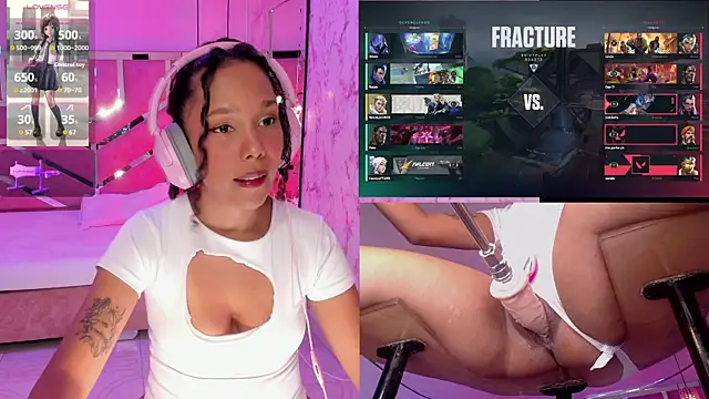 Snapshot of NovaLyn chatting on December 1, 8:58 pm NovaLyn online show from December 1, 8:58 pm