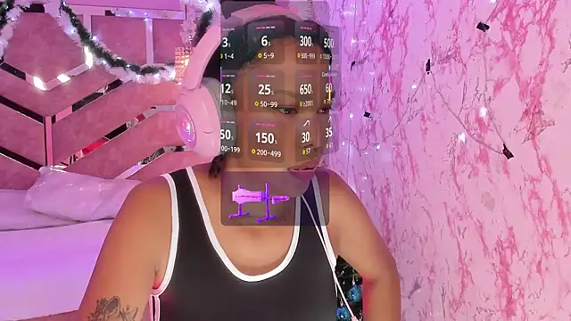 Snapshot of NovaLyn chatting on December 15, 8:57 pm NovaLyn online show from December 15, 8:57 pm