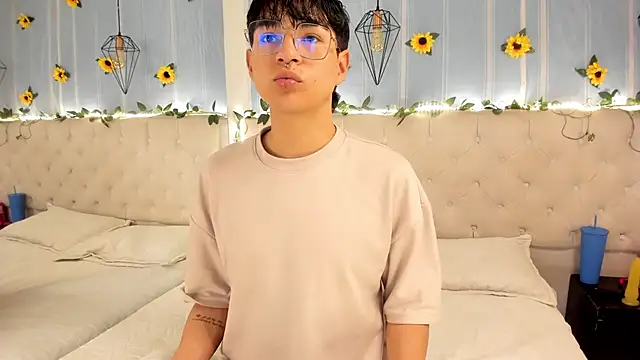 AleAurarashi online show from October 28, 3:10 am