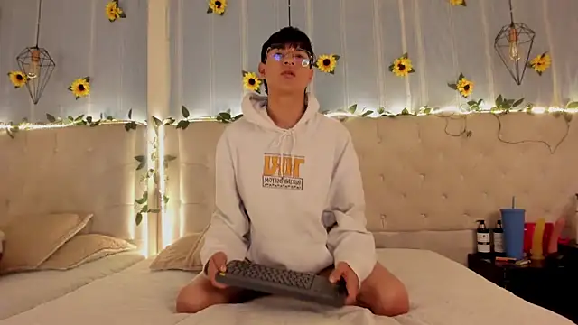 AleAurarashi online show from October 30, 3:30 am