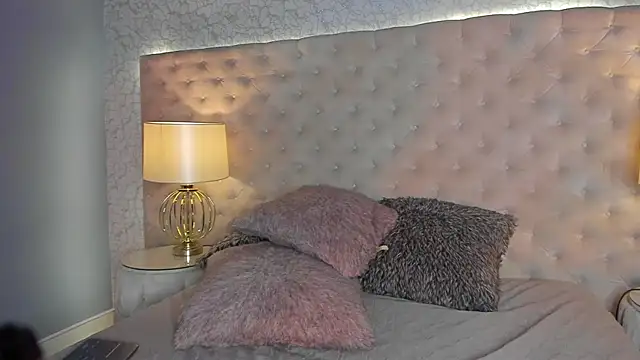 Snapshot of AlannaBlakes chatting on November 18, 3:01 am AlannaBlakes online show from November 18, 3:01 am