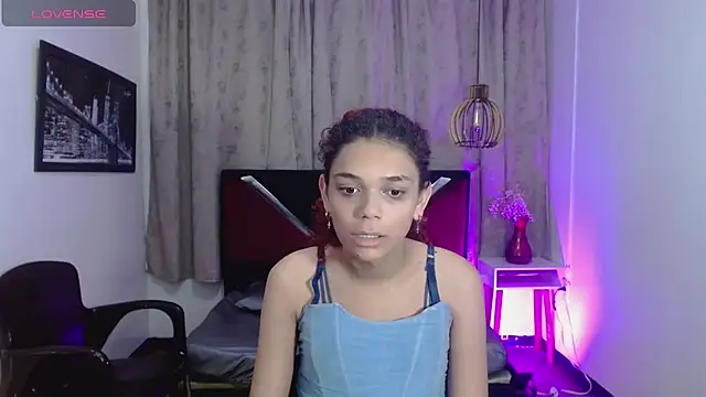 Snapshot of luisa__torres chatting on July 26, 3:04 am luisa torres online show from July 26, 3:04 am