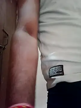 Snapshot of hornyboywithabs chatting on April 14, 5:02 am hornyboywithabs online show from April 14, 5:02 am