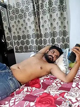 Snapshot of avi007p chatting on July 28, 7:50 pm avi007p online show from July 28, 7:50 pm