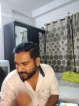 Snapshot of avi007p chatting on July 31, 5:23 pm avi007p online show from July 31, 5:23 pm