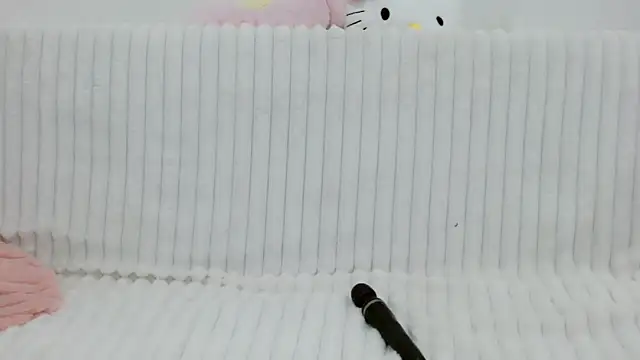 Snapshot of Emmahahaha17 chatting on March 1, 2:52 pm Emmahahaha17 online show from March 1, 2:52 pm