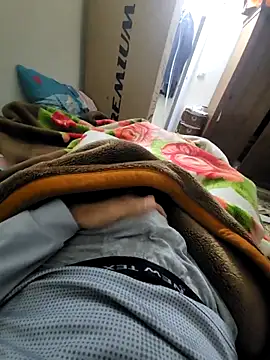 Snapshot of WelloffUpthrow chatting on December 3, 11:58 pm WelloffUpthrow online show from December 3, 11:58 pm