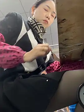 Snapshot of DHJM168 chatting on December 17, 1:00 am DHJM168 online show from December 17, 1:00 am